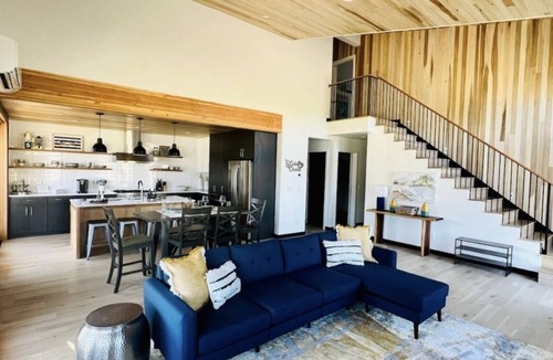 Wapato Point House | Waterfront Wapato Point Townhome w/Resort Access