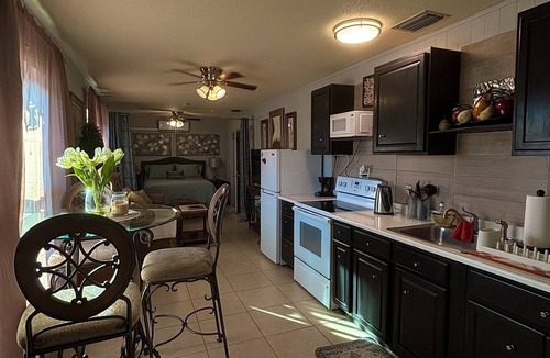 Warm Mineral Springs Apartment | WATERFRONT WARM MINERAL SPRINGS GETAWAY