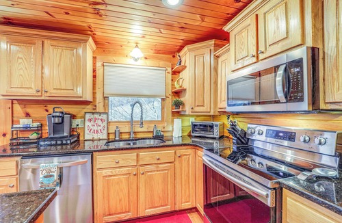 Butler Cottage | Waterfront Watauga Lake Home w/Private Dock!