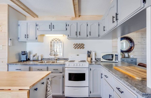 Alberton House | Waterfront with access, 3BR, Dock, Sauna & Hot Tub