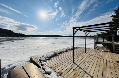 Austin Ski Chalet | Waterfront with amazing terrasse on Orford lake with inground salt spa and sauna