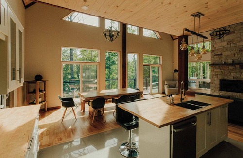La Conception Ski Chalet | Waterfront with Sauna and Lake Access