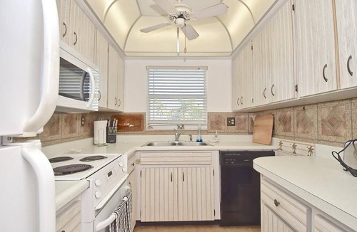 Siesta Key Condo | Waterfront withGreat Views, Heated Pool Overlooking the Bay, Quiet, Friendly Community #39