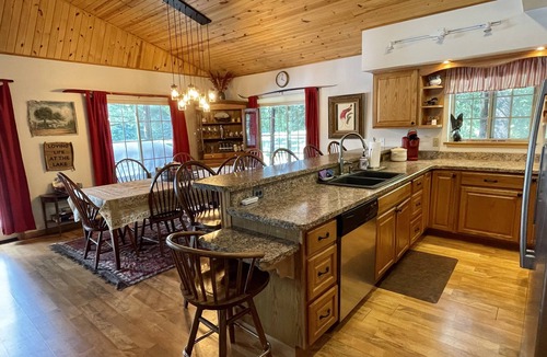 Cambridge Springs House | WaterfrontHome-Nature,Views,Peace-up to 12, ideal for Family/Friends/Celebration