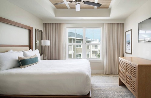 Holmes Beach Hotel | Waterline Villas & Marina, Autograph Collection