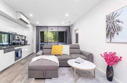 Waterloo Apartment | Waterloo 2Br Modern Apartment Nature Park