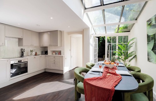 Waterloo House | Waterloo. Calling! Sleep in Style & Historic Vibes