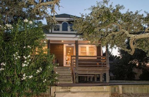 Waves House | Watermen's Hideout - Waterfront 2-Bed, 1-Bath Cottage with HOT TUB & Private Dog Run!