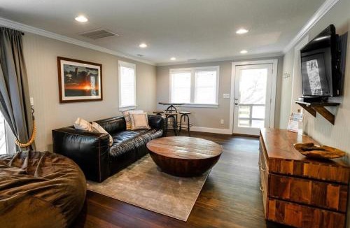 Waves House | Watermen's Hideout - Waterfront 2-Bed, 1-Bath Cottage with HOT TUB & Private Dog Run!