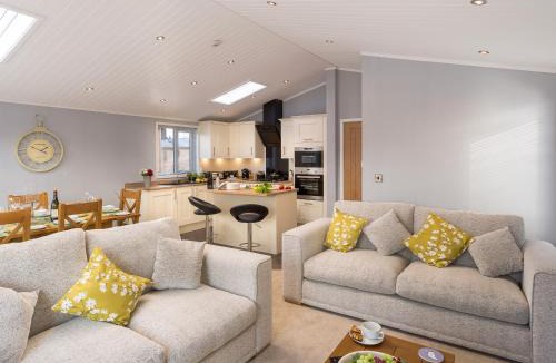 Tewitfield House | Waternook Lodge
