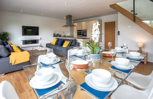 South Cerney House | Waters Edge 04, Waterside Lodge (P) - Lakeside Luxury House, Hot Tub, Sleeps 8