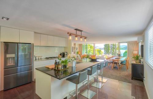 Wanaka House | Waters Edge by Sotheby's Luxury Rental Homes