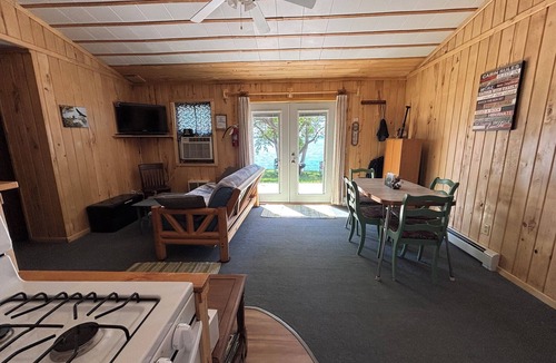 Dent Cabin | Waters Edge Cabin on Big McDonald Lake-Pickleball-Bike path-swimming-fishing