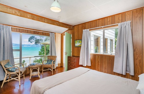 Hahei Cottage | Waters Edge Cottage - Hahei Bach