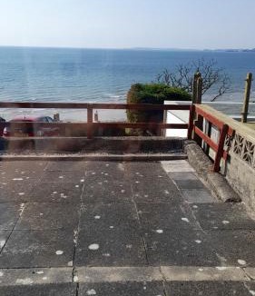 Amroth Ski Chalet | Waters edge