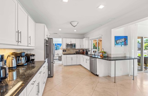 Bel Air Villa | Waters Edge Luxury - Walk or bike to the Beach