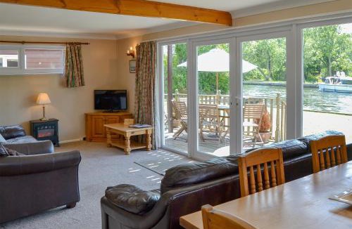 Horning House | Watersedge - E1106