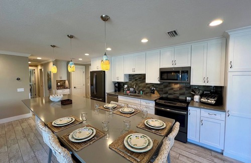 Holmes Beach Condo | WatersEdge208DIRECT GULFFRONT Pool & Tennis – By Island Real Estate