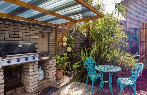 Tuncurry House | Waterside at Point Road three bedroom family home with Wi-Fi just across from the lake
