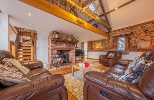 Fakenham House | Waterside Barn