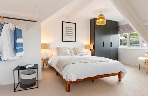Flushing House | Waterside cottage - log burner - 10 mins to Falmouth