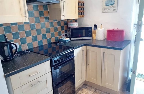 Chysauster Cottage | Waterside Cottage, rural St Ives, 7 minutes to the nearest beach