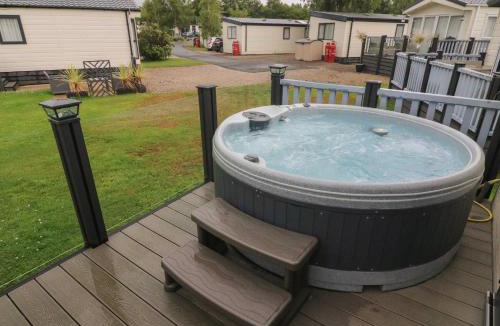 Tewitfield House | Waterside Lodge