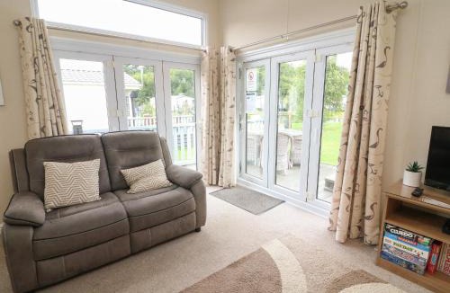 Tewitfield House | Waterside Lodge