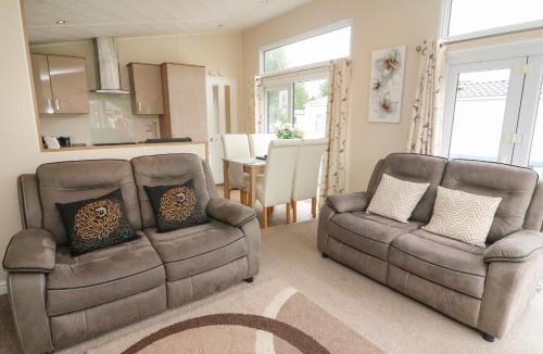 Tewitfield House | Waterside Lodge