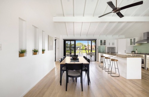 Broadbeach Waters House | Waterside Oasis Broadbeach 5 Bedroom Water Views. Pet Friendly.