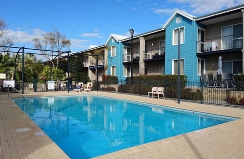 Halls Head Apartment | Waterside Studio Apartment: City Centre