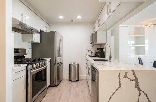 Yaletown Condo | WaterView, 2 Bdrm, 2 bath, Gym, Pool