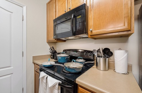 Ridgeland Apartment | Waterview 2BR: Pool, 1st Floor, Gym, Screened Lanai!