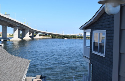 Fort Hancock House | Waterview Cottage- Steps away from the beach