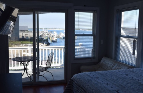 Fort Hancock House | Waterview Cottage- Steps away from the beach
