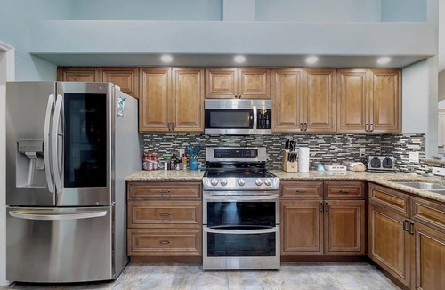 Pine Valley House | Waterview & Pool Estate Sleeps up to 10