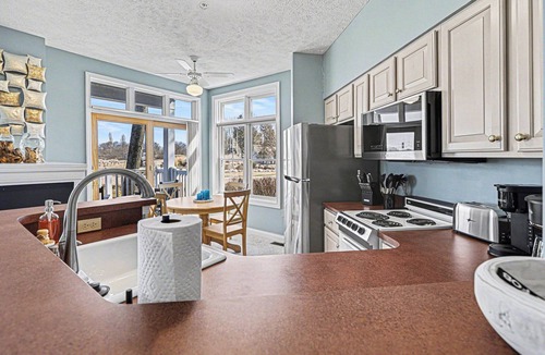 Manistee Condo | Waterview Studio at Beach, Pools