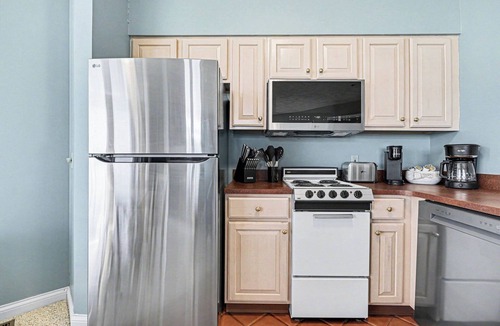 Manistee Condo | Waterview Studio at Beach, Pools
