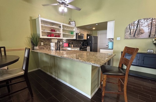 April Sound House | Waterviews, steps to water and lake steps w King bed, Dog friendly, EV charging