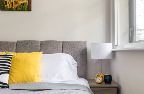 Watford Apartment | Watford (08) · homely - Watford Deluxe Apartment (Warner Bros)