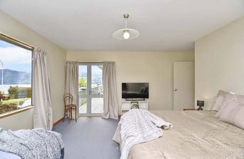 Akaroa House | Watson St - Peaceful Akaroa Retreat