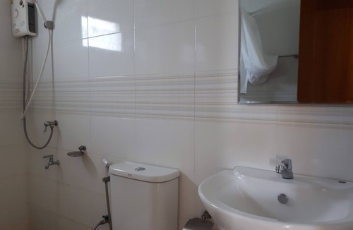 Tha Yang Hotel | Wattana House