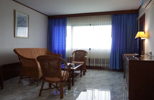Na Ta Luang Hotel | Wattana Park Hotel