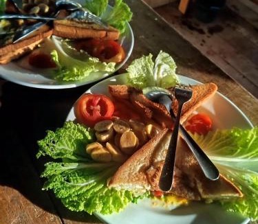 Moni Cabin | Watuburu Cottage & Restaurant