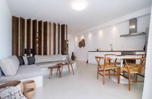 Kokkini Chani House | Wave an Idyllic Seafront Suite