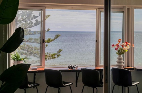 Glenelg South Apartment | Wave Breaker - Beach Front 3B,1B