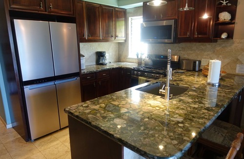 Ualapue Condo | Wavecrest 2 bdr beautiful ocean view ground level unit with Washer-Dryer.