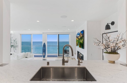 Eastern Malibu House | Wavecrest Malibu by Fieldtrip | Designer Artist Escape w/Panoramic Ocean Views
