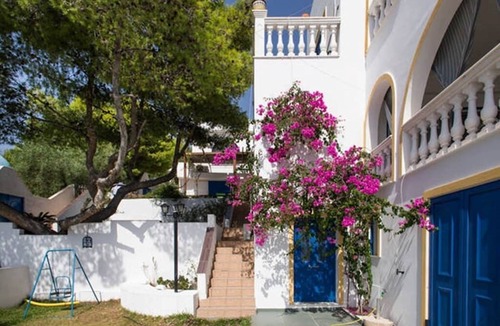 Salamis House | Wavedance Accommodation (Aris)