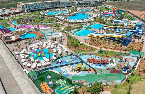 Quartier Industriel Hotel | Waves Aqua Resort